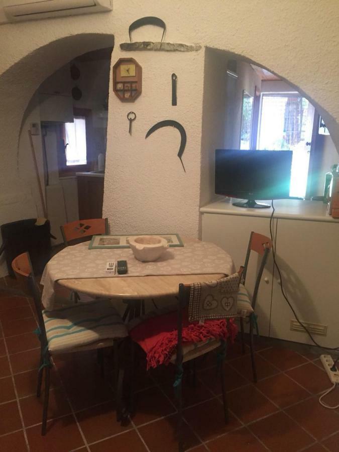 Tavernetta A 10 Minuti Dal Mare Villa Diano San Pietro Bagian luar foto